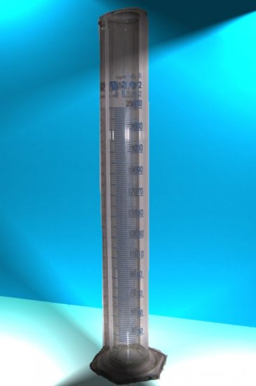Glas - Messzylinder 250 ml, hohe Form, graduiert - aus DDR Lagerbeständen - zum Schließen ins Bild klicken